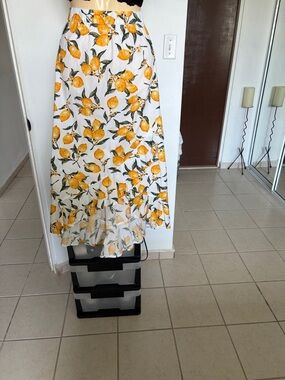 New York & Company White Skirt with Yellow Lemon Print and Green Leaves